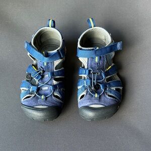 Keen Newport H2 sandals. Big kids’ size 4. Barely worn. Like new condition.